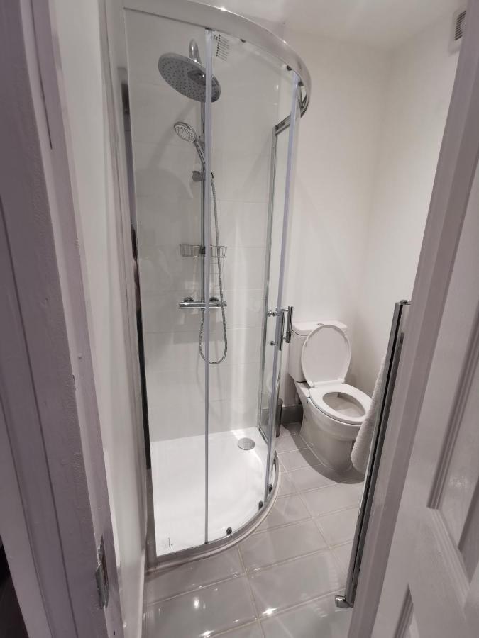 Studio Self Contained Double Bedroom Londra Dış mekan fotoğraf